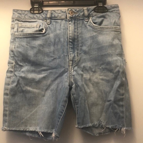 Forever 21 Jeans Bermuda Length Shorts Size 27 - Picture 1 of 3